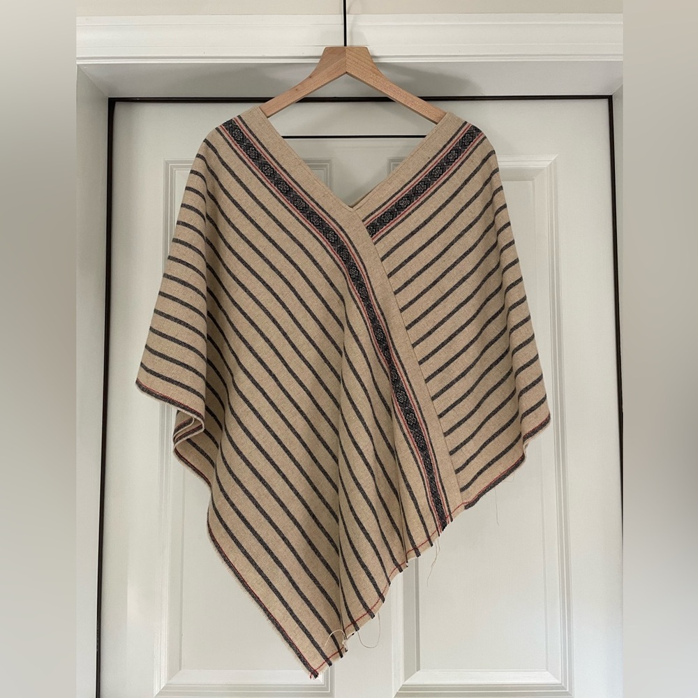 JOHNNY WAS, Medium, Fall to light Winter Poncho. RoughHewn and detailed! Classic